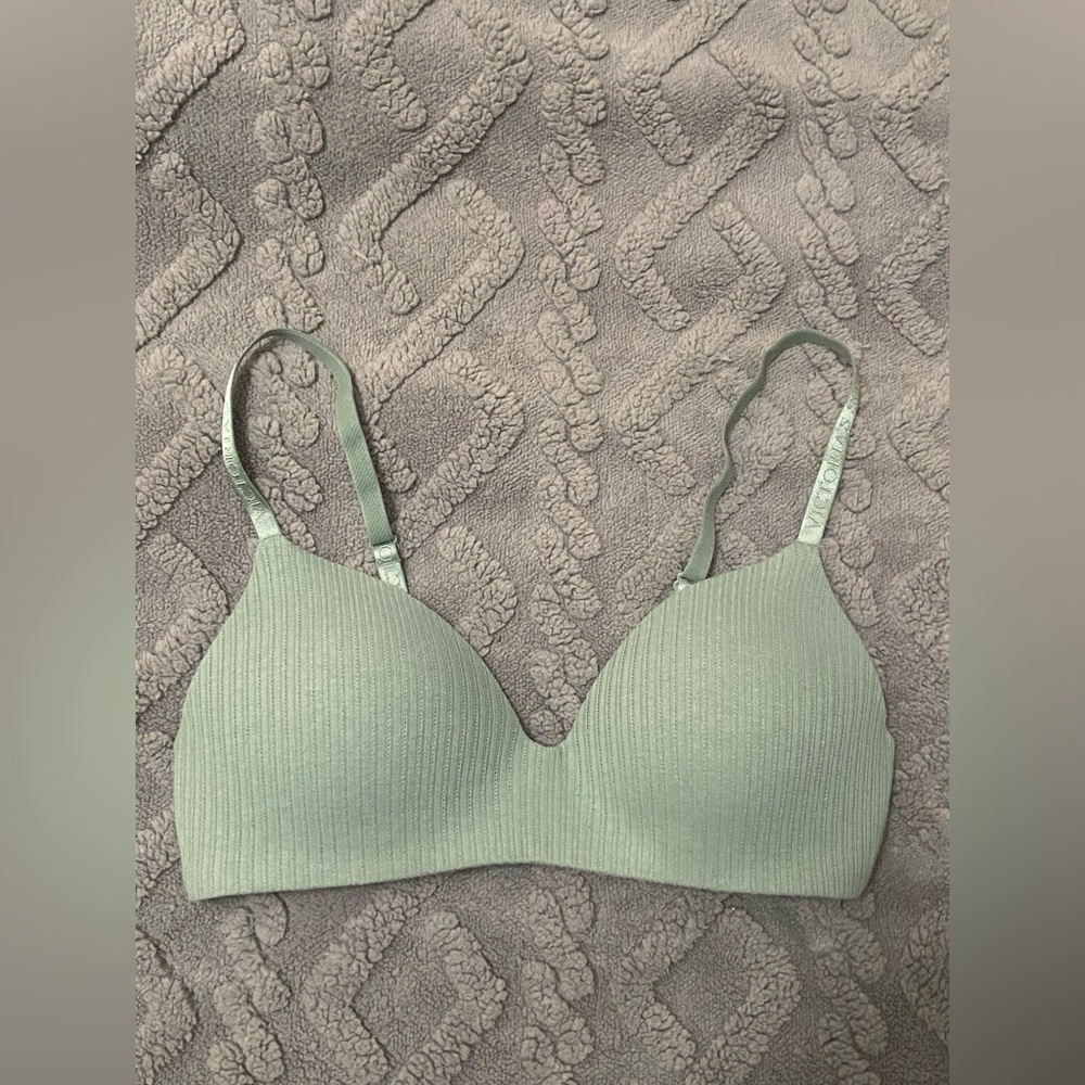 Victoria's Secret 36C T shirt lightly lined wireless pointelle bra LIKE NEW - Picture 4 of 6